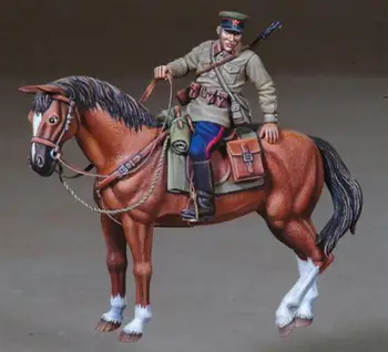 Набор для сборки фигурки русского солдата из смолы 1/35 с лошадью